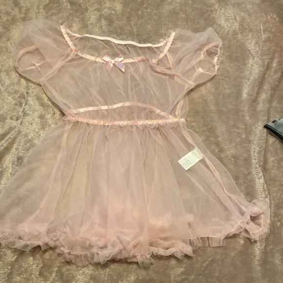 Pink lingerie set - Picture 3 of 3